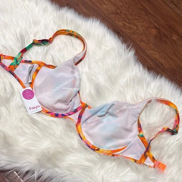 💙💖 NWT Freya Sun Haze Plunge Bikini Top High Apex 30M - Picture 3 of 5